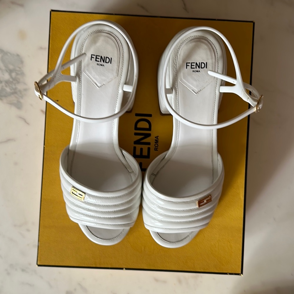 Fendi 65mm Stitched Leather Block-Heel Sandals : 38.5 EUC